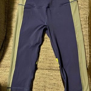 Victoria Secret sport crop leggings M